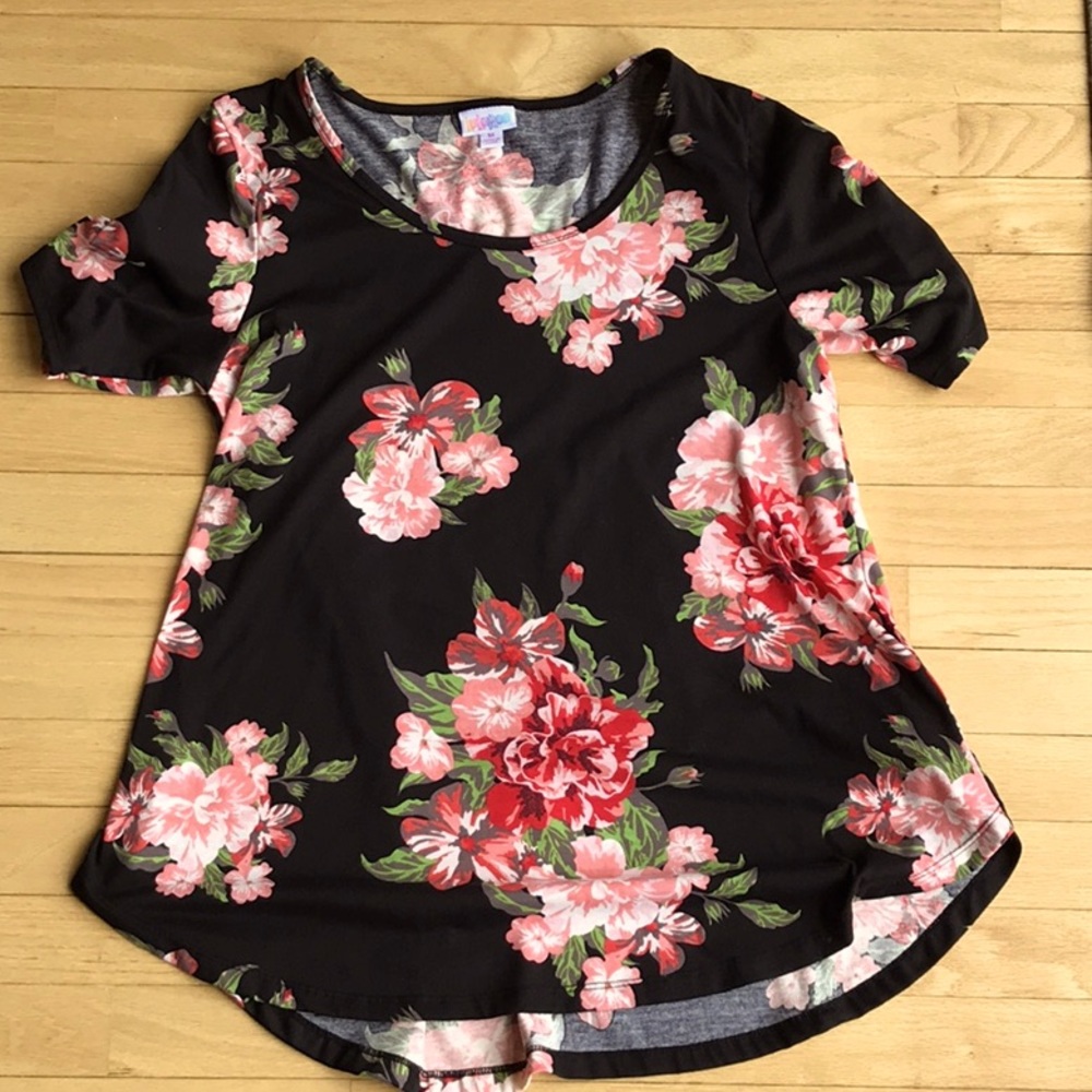 Ladies size medium LaLaRoe classic T